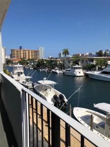 3642 NE 171st St 203, North Miami Beach, Florida 33160, USA