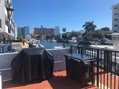 3642 NE 171st St 203, North Miami Beach, Florida 33160, USA