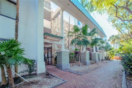 2924 Day Ave PH4N, Miami, Florida 33133, USA