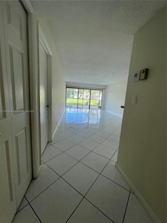 210 Lakeview Dr 109, Weston, Флорида 33326, Соединенные Штаты