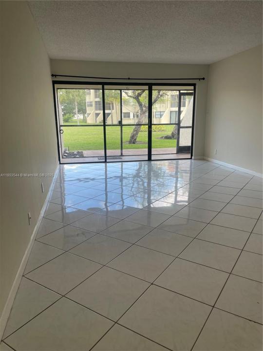210 Lakeview Dr 109, Weston, Флорида 33326, Соединенные Штаты