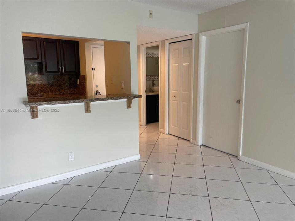 210 Lakeview Dr 109, Weston, Флорида 33326, Соединенные Штаты