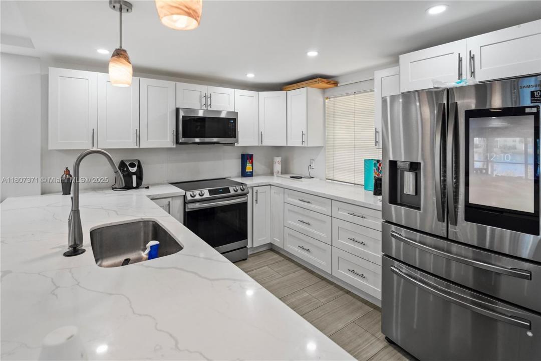 141 SE 3rd Ave 101, Dania Beach, Flórida 33004, Estados Unidos