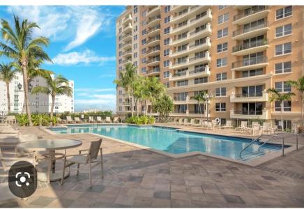 3232 SW 22nd Ter 1003, Miami, Florida 33145, USA