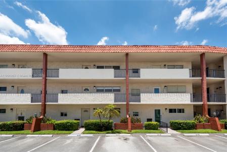 9823 S Hollybrook Lake Dr 105, Pembroke Pines, Florida 33025, USA