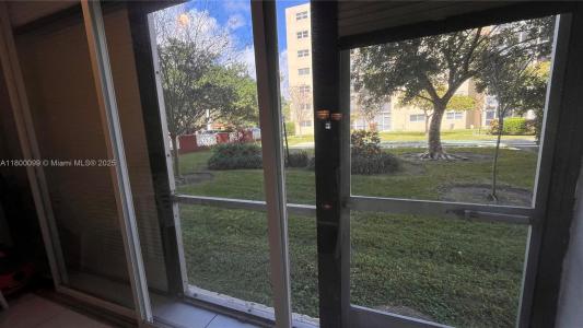 610 NE 12th Ave 102, Hallandale Beach, Florida 33009, USA