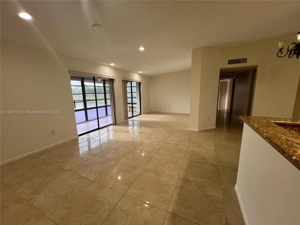 9873 N Belfort Cir 215, Tamarac, Florida 33321, Stati Uniti