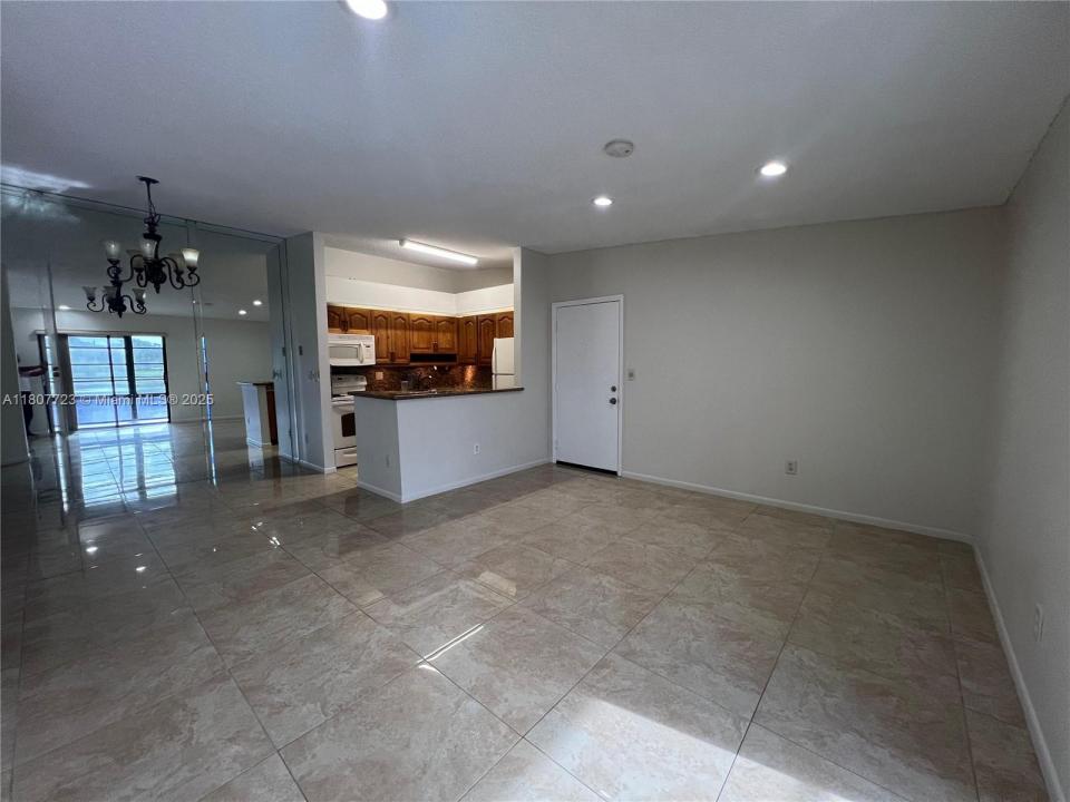 9873 N Belfort Cir 215, Tamarac, Florida 33321, Stati Uniti