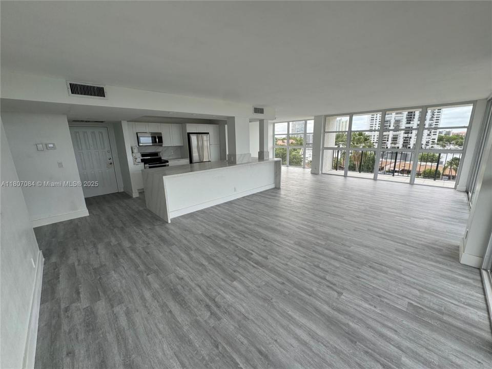 200 Leslie Dr 631, Hallandale Beach, Florida 33009