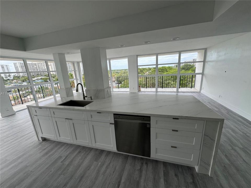 200 Leslie Dr 631, Hallandale Beach, Florida 33009