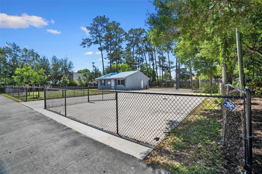 4736 Lake Worth Rd, Green Acres, Florida 33463