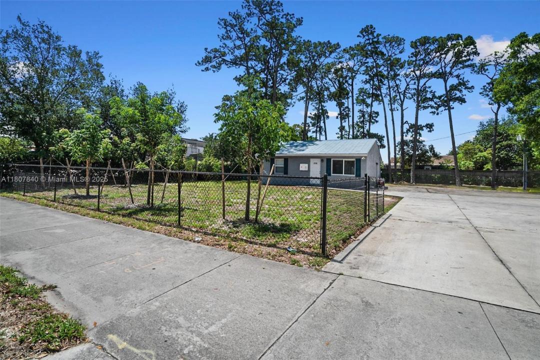 4736 Lake Worth Rd, Green Acres, Florida 33463