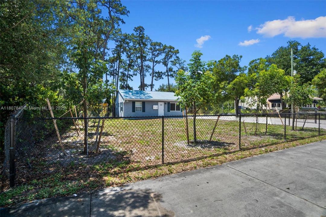 4736 Lake Worth Rd, Green Acres, Florida 33463
