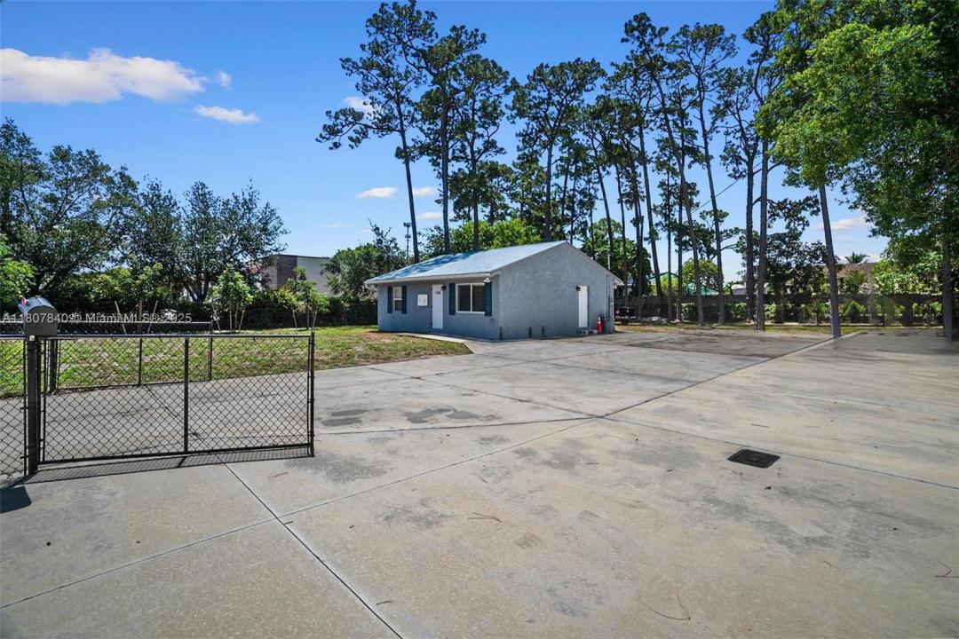4736 Lake Worth Rd, Green Acres, Florida 33463