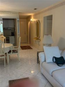 1395 NE 167th St 203, Miami, Florida 33162, Estados Unidos