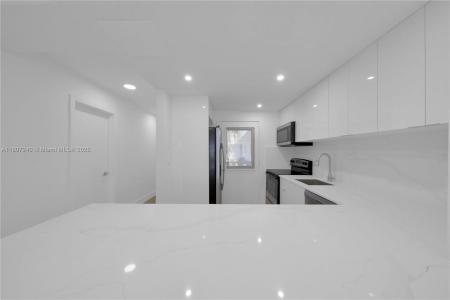 251 Galen Dr 316E, Key Biscayne, Florida 33149, USA