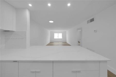 251 Galen Dr 316E, Key Biscayne, Florida 33149, USA