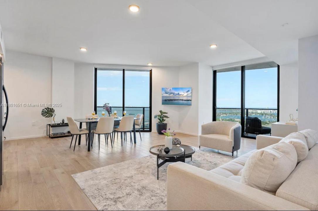 398 NE 5th St 4109, Miami, Florida 33132, USA