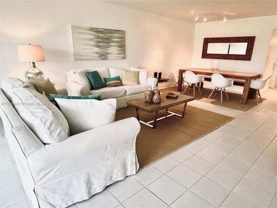 2701 S Palm Aire Dr 104, Pompano Beach, فلوريدا 33069, الولايات المتحدة