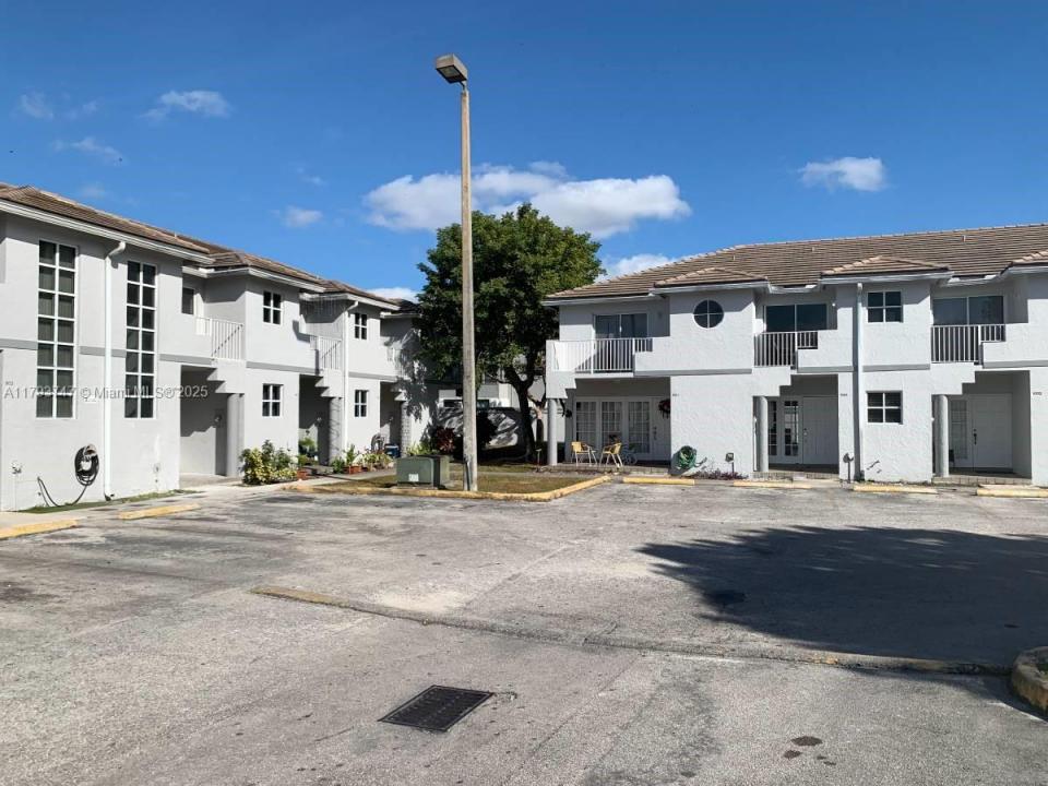 10250 NW 80th Ct 0, Hialeah Gardens, פלורידה 33016, ארצות הברית של אמריקה