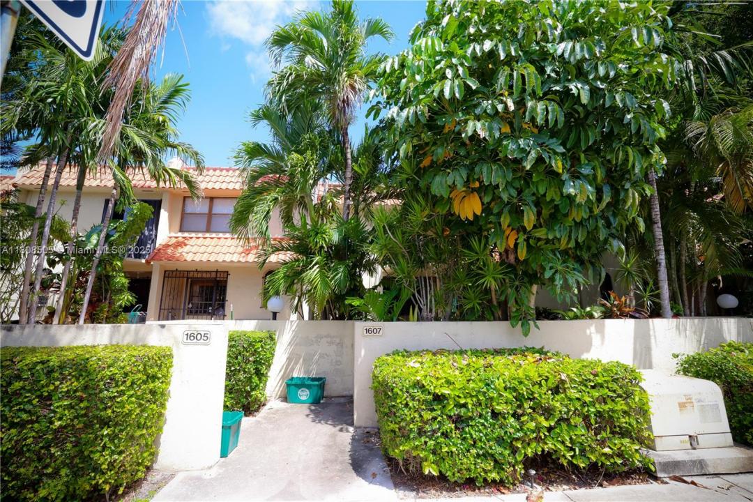 1607 NE 105th St 3-7, Miami Shores, פלורידה 33138, ארצות הברית של אמריקה