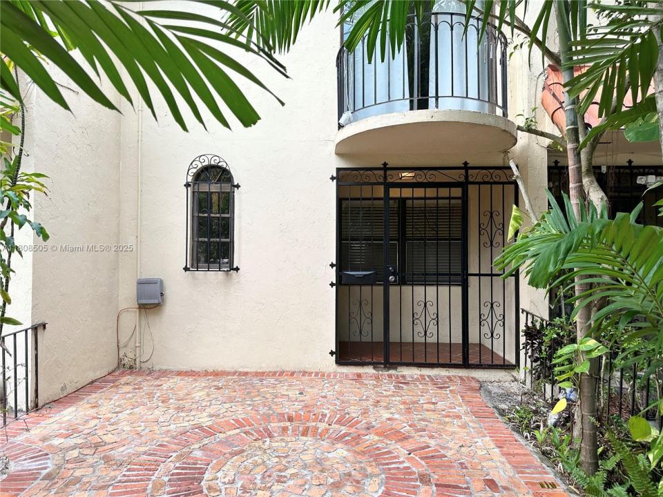 1607 NE 105th St 3-7, Miami Shores, פלורידה 33138, ארצות הברית של אמריקה