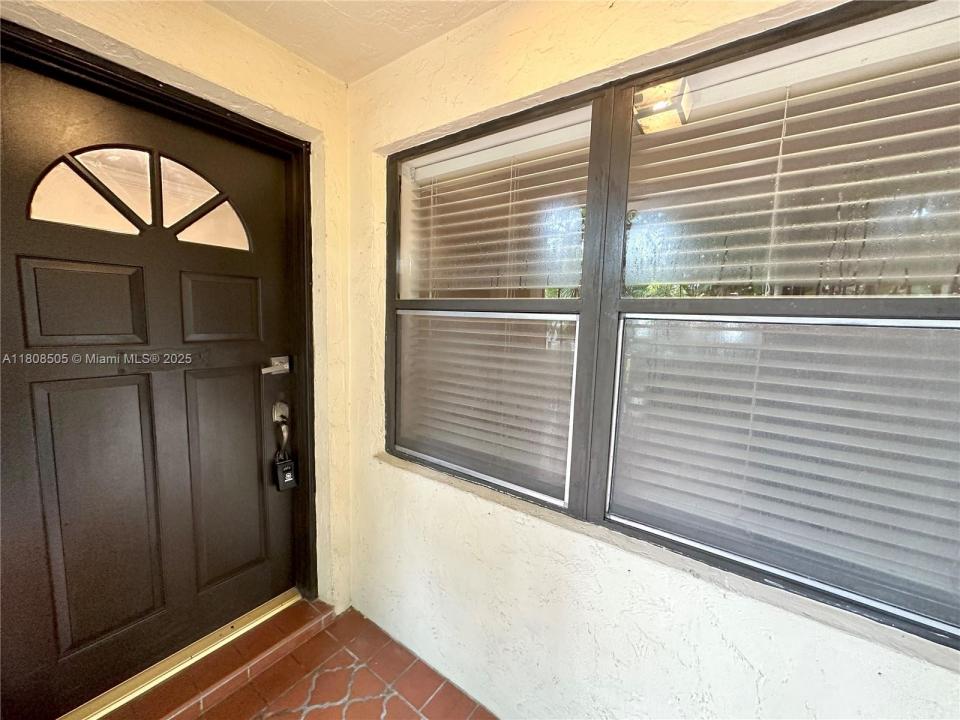 1607 NE 105th St 3-7, Miami Shores, פלורידה 33138, ארצות הברית של אמריקה
