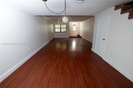 1607 NE 105th St 3-7, Miami Shores, Florida 33138, USA