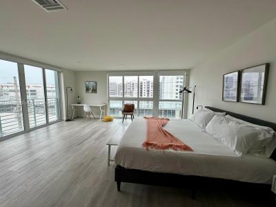 19380 NE 26th Ave 301, Miami, Florida 33180, USA