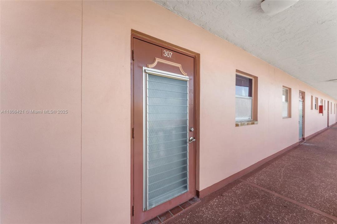 9401 Sunrise Lakes Blvd 307, Sunrise, Florida 33322, Estados Unidos