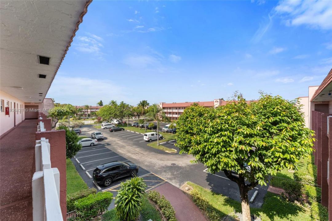 9401 Sunrise Lakes Blvd 307, Sunrise, Florida 33322, Estados Unidos