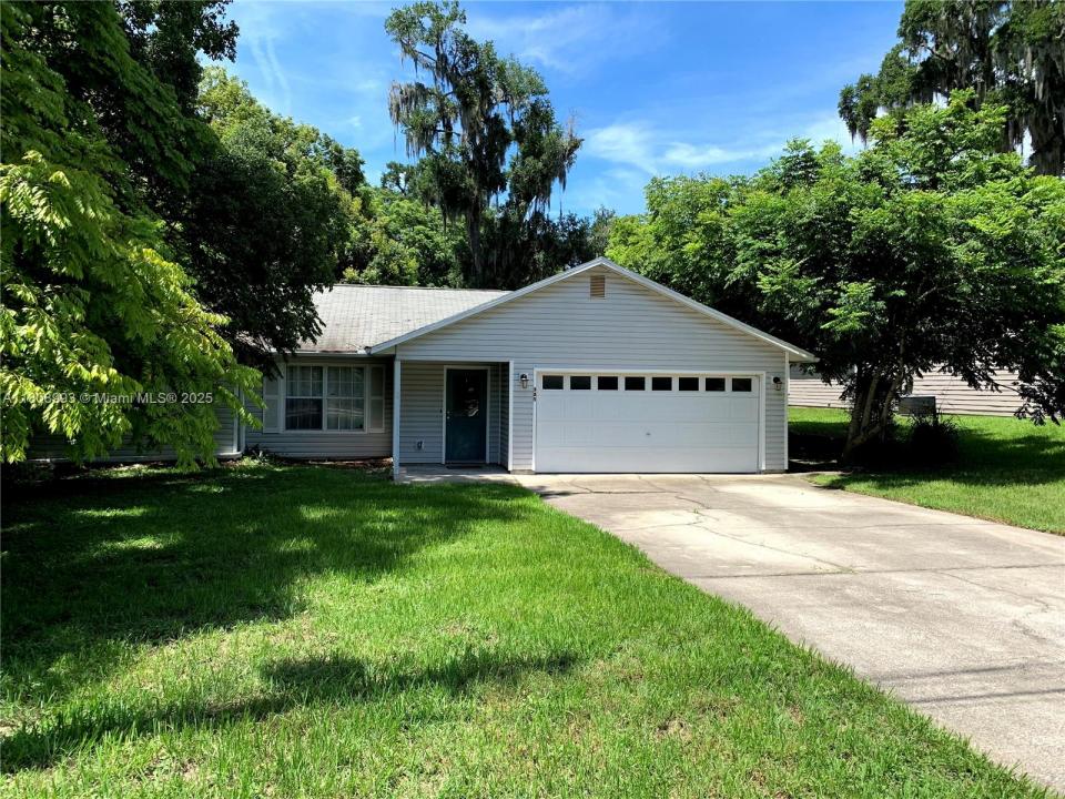 325 E Plymouth, Deland, Florida 32724