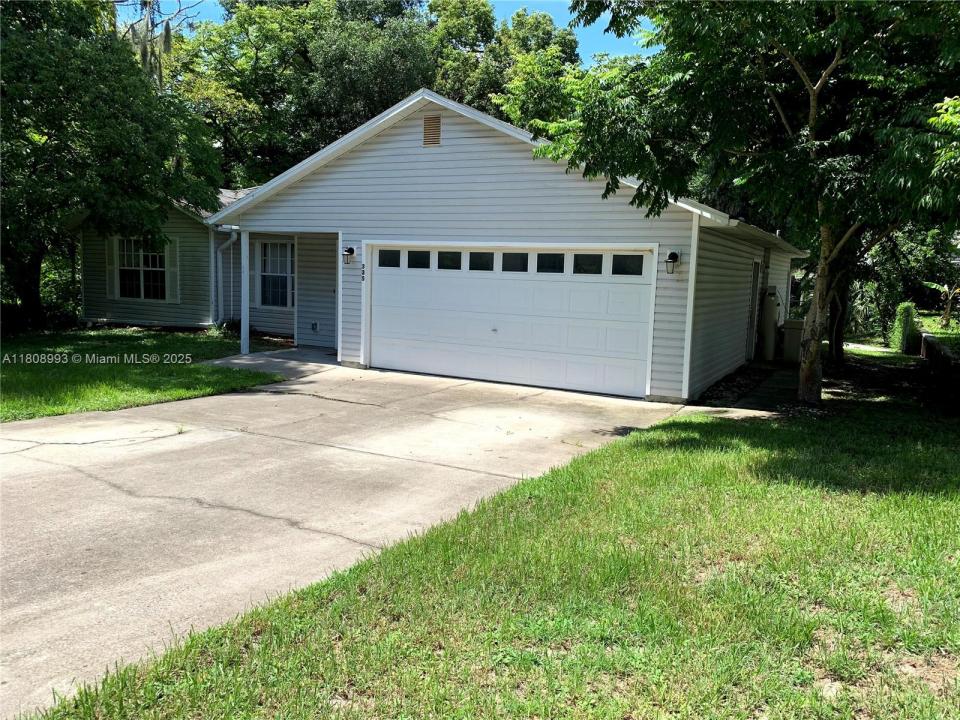325 E Plymouth, Deland, Florida 32724