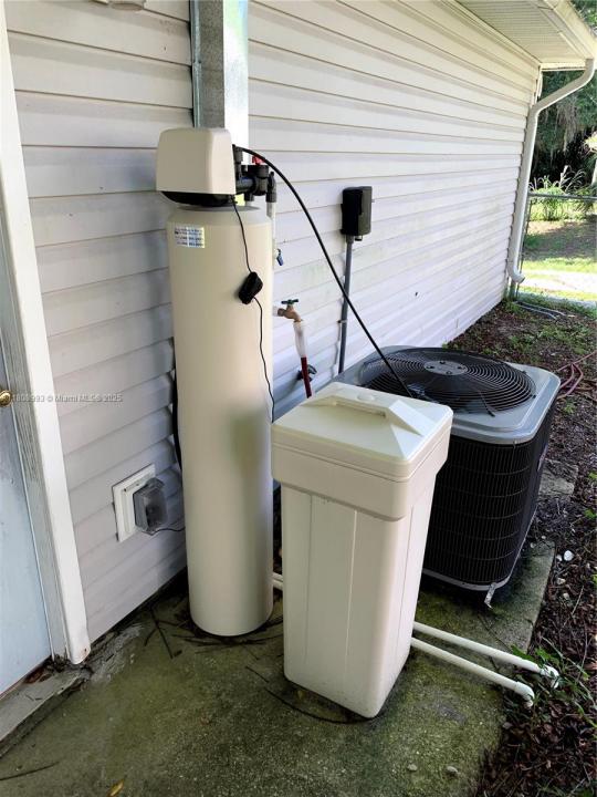 325 E Plymouth, Deland, Florida 32724