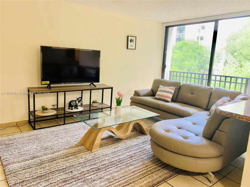 17021 N Bay Rd 318, Sunny Isles Beach, Flórida 33160, Estados Unidos