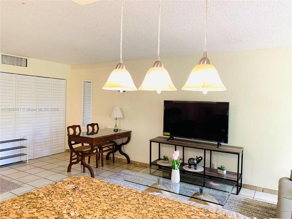 17021 N Bay Rd 318, Sunny Isles Beach, Flórida 33160, Estados Unidos