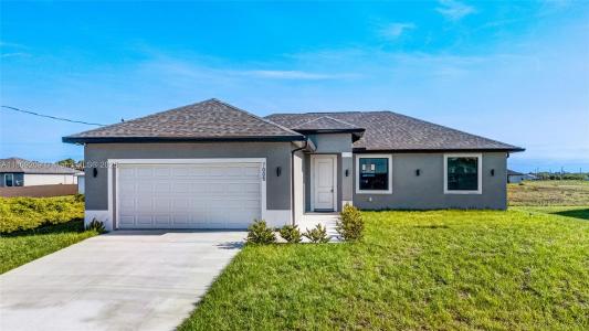 8106 OLIVE CT, La Belle, Florida 33935, USA