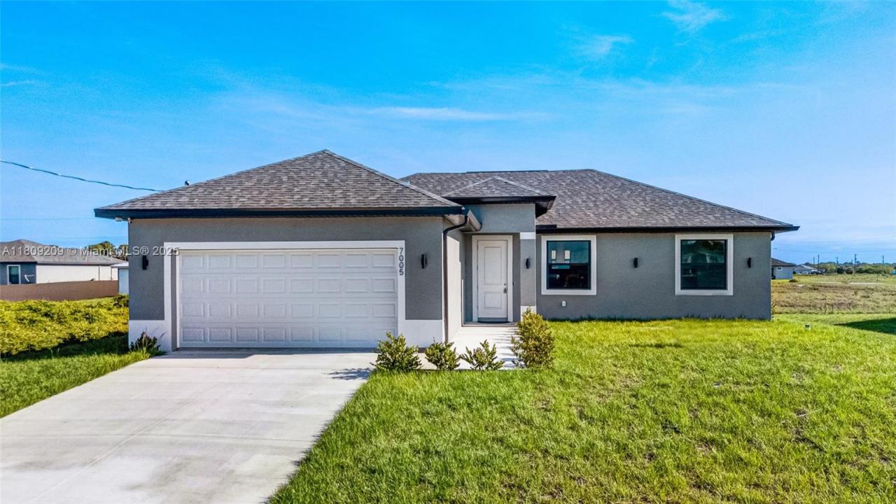 8106 OLIVE CT, La Belle, 佛罗里达州 33935, 美国