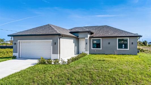 8106 OLIVE CT, La Belle, Florida 33935, USA