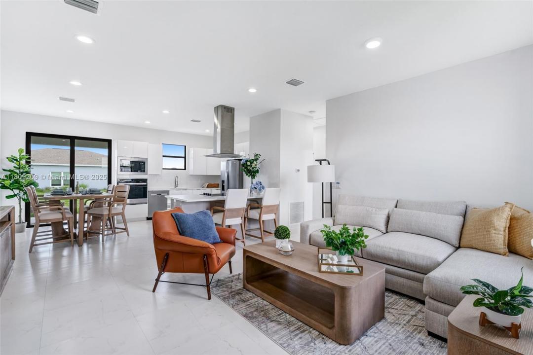 8106 OLIVE CT, La Belle, 佛罗里达州 33935, 美国