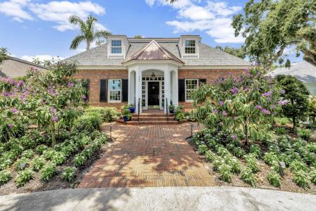 645 Riomar Drive, Charleston Square, Vero Beach, Florida 32963