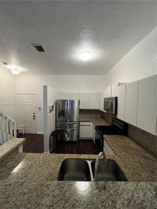 20820 San Simeon Way 24-G, Miami, Florida 33179, USA