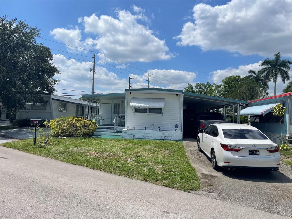 8581 SW 20th Place, Davie, Florida 33324