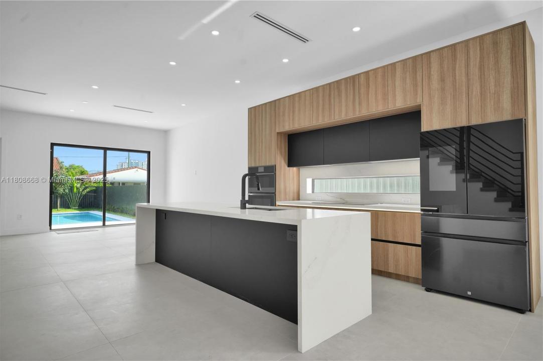 2839 SW 25 st, Miami, Florida 33133