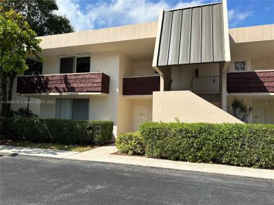 2701 S Palm Aire Dr 104, Pompano Beach, Florida 33069, USA