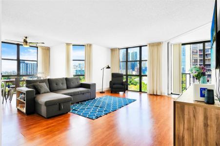 1915 Brickell Ave C1201, Miami, Florida 33129, USA