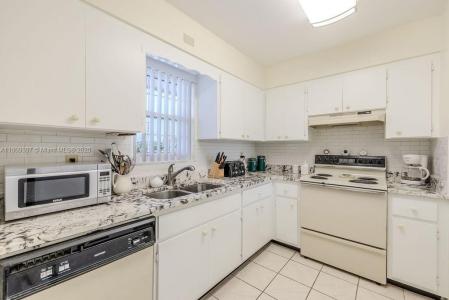 2333 Indian River Blvd 306, Vero Beach, Florida 32960, USA