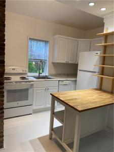 15 Clinton Avenue 2, Newport, RI 02840, USA