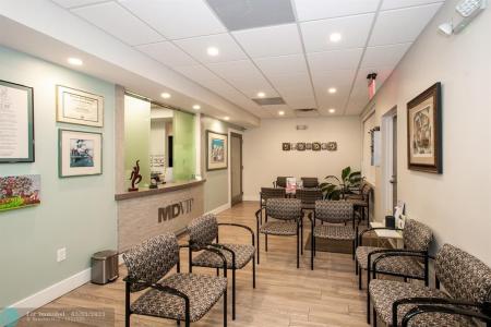 1881 N University Dr 110, Coral Springs, Florida 33071, Stati Uniti