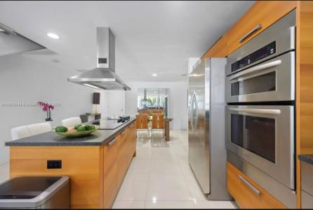2950 NE 188th St 121, Aventura, Florida 33180, USA